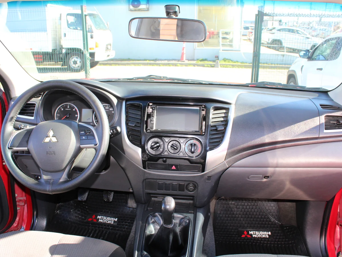 Mitsubishi L200 — foto 7 de 11