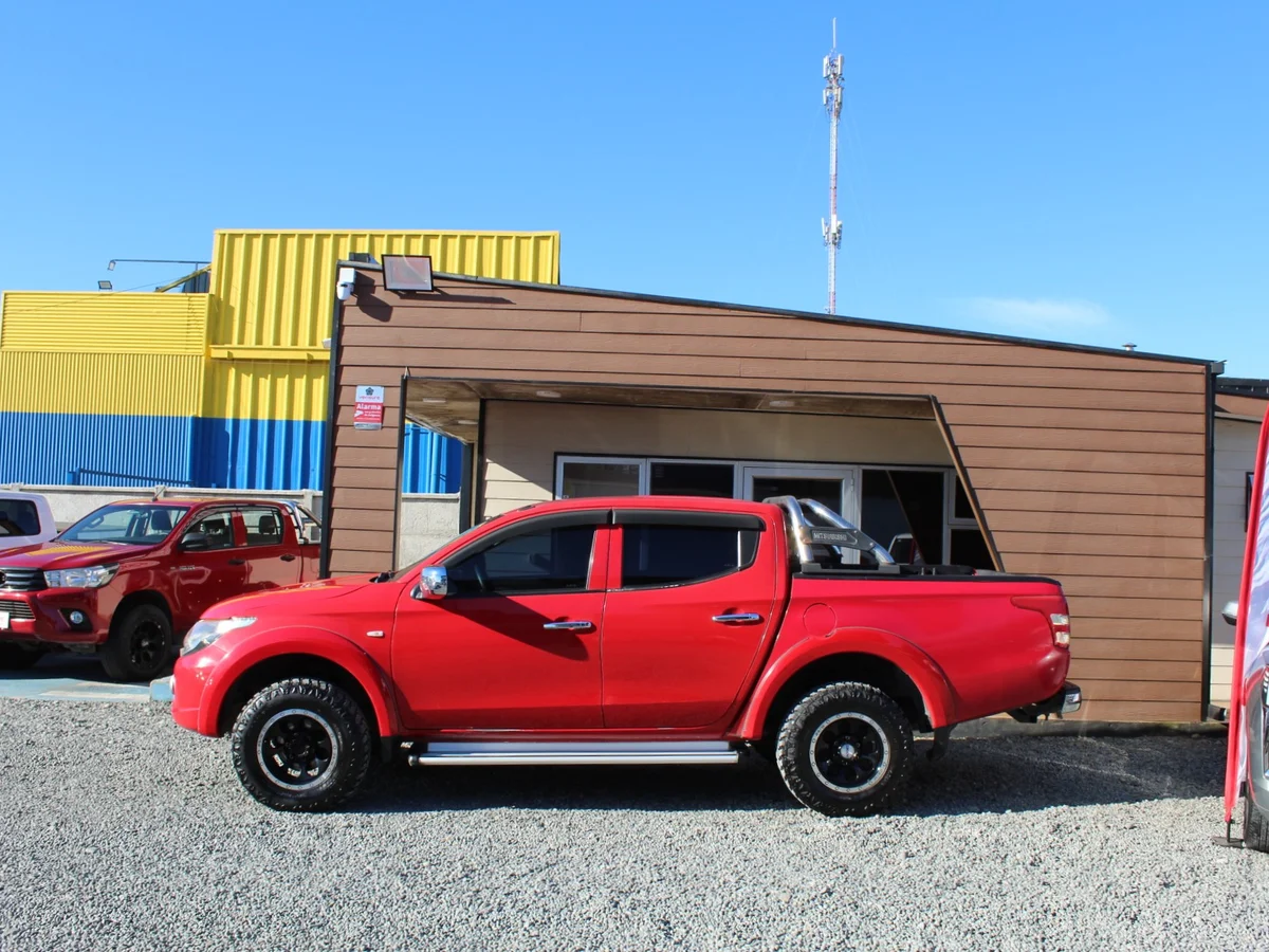 Mitsubishi L200 — foto 11 de 11