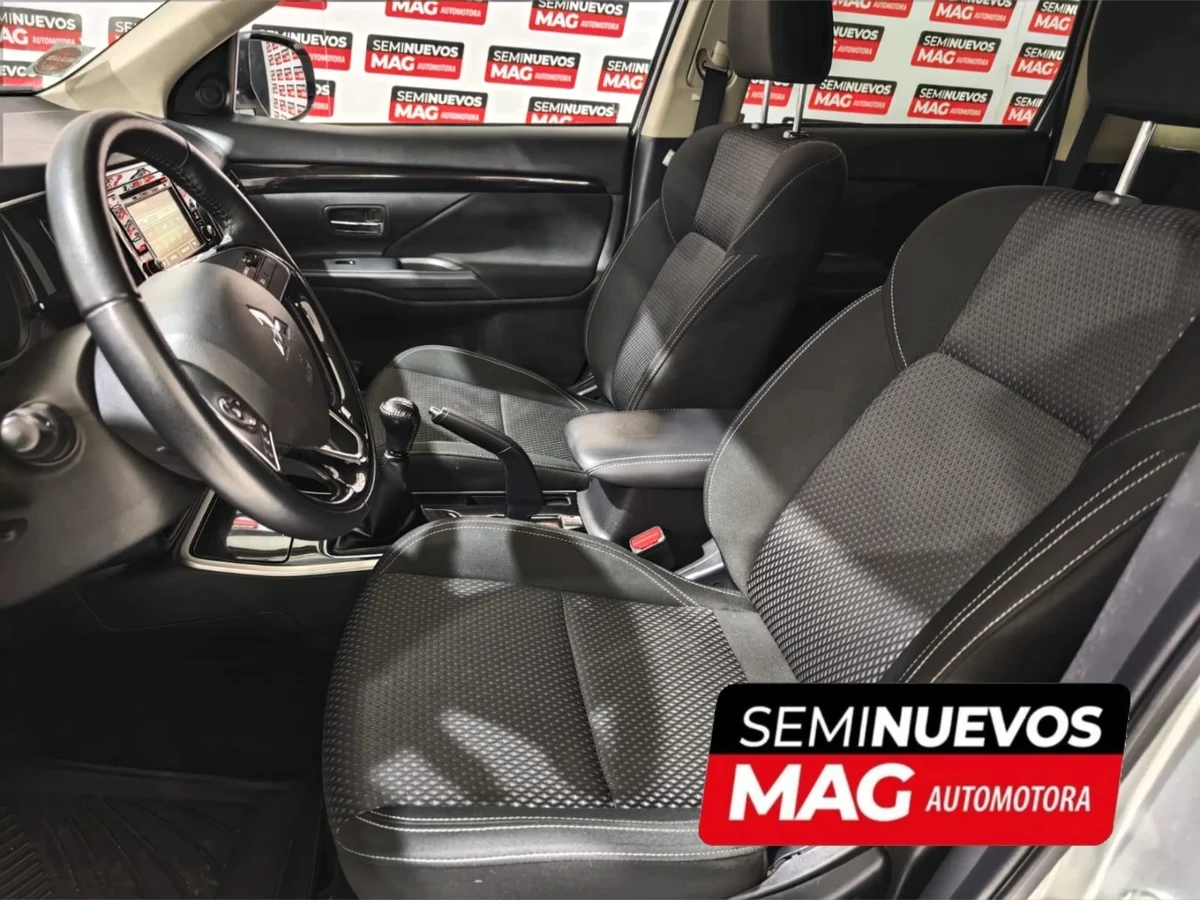 MITSUBISHI Outlander 2.0 2022 - Miniatura 10