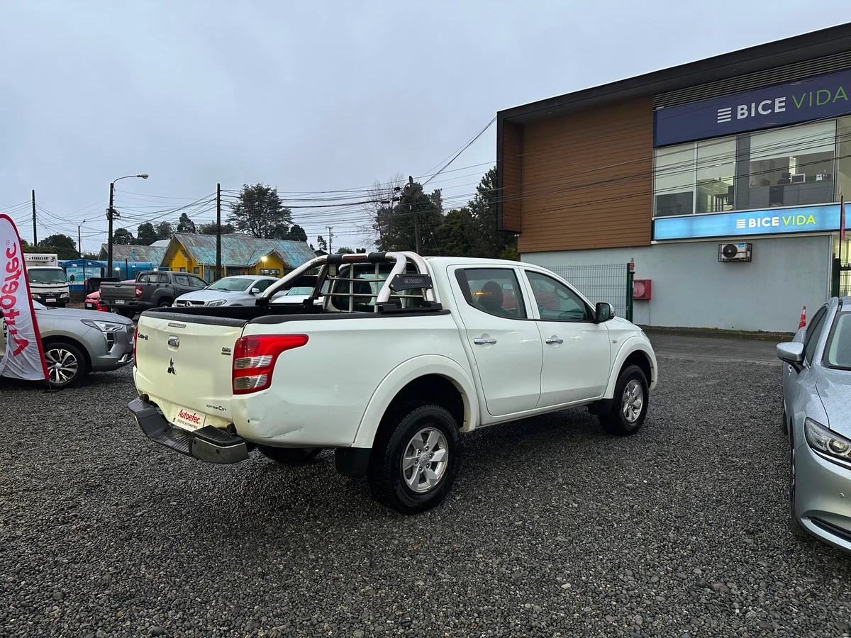 MITSUBISHI L200 KATANA CRT 4X4 2019 - Miniatura 9