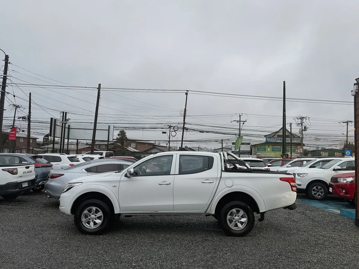 MITSUBISHI L200 KATANA CRT 4X4 2019 - Miniatura 13