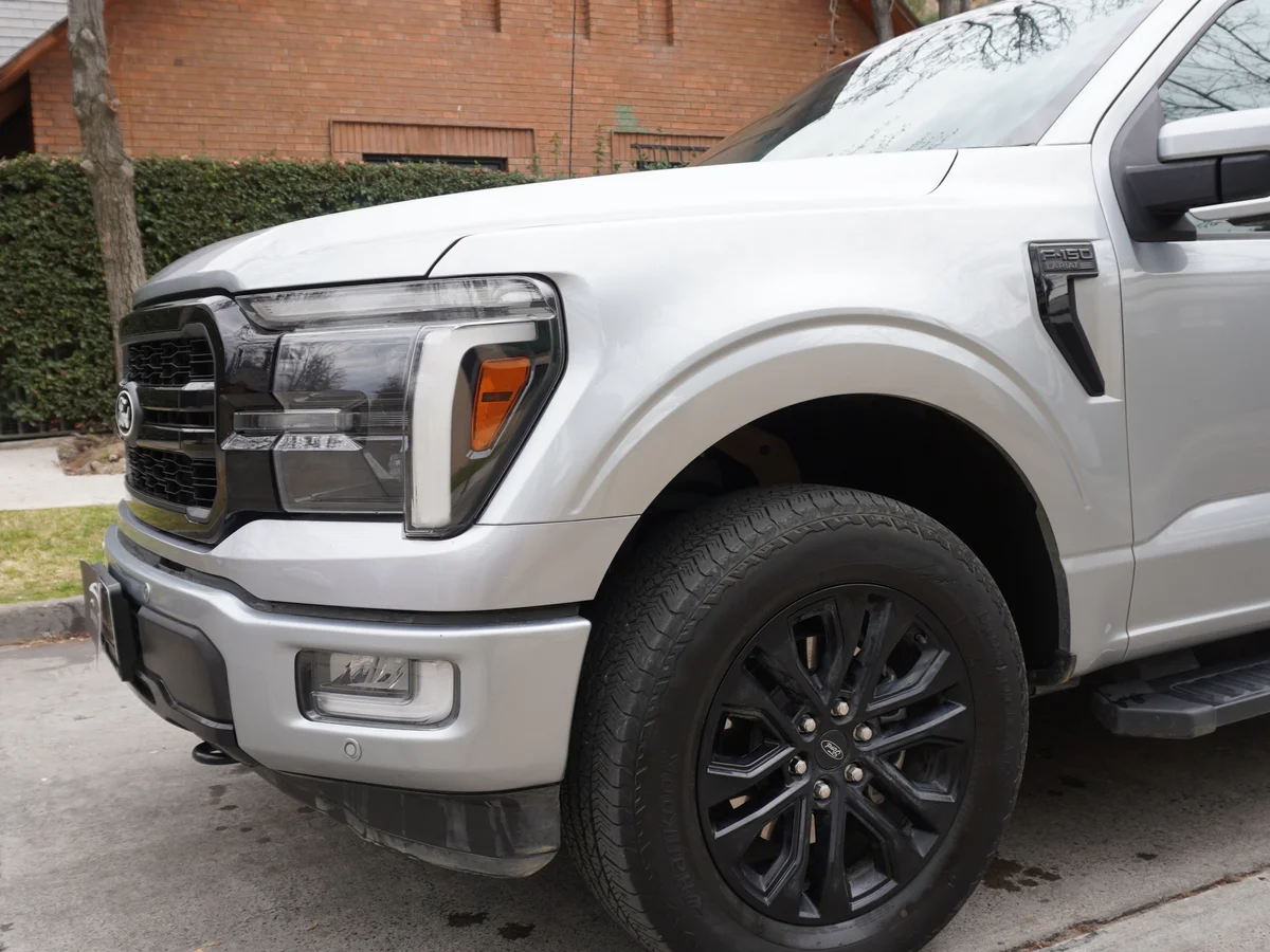 FORD F 150 LARIAT BLACK 5.0 V8 2025 Facturable miniatura 11