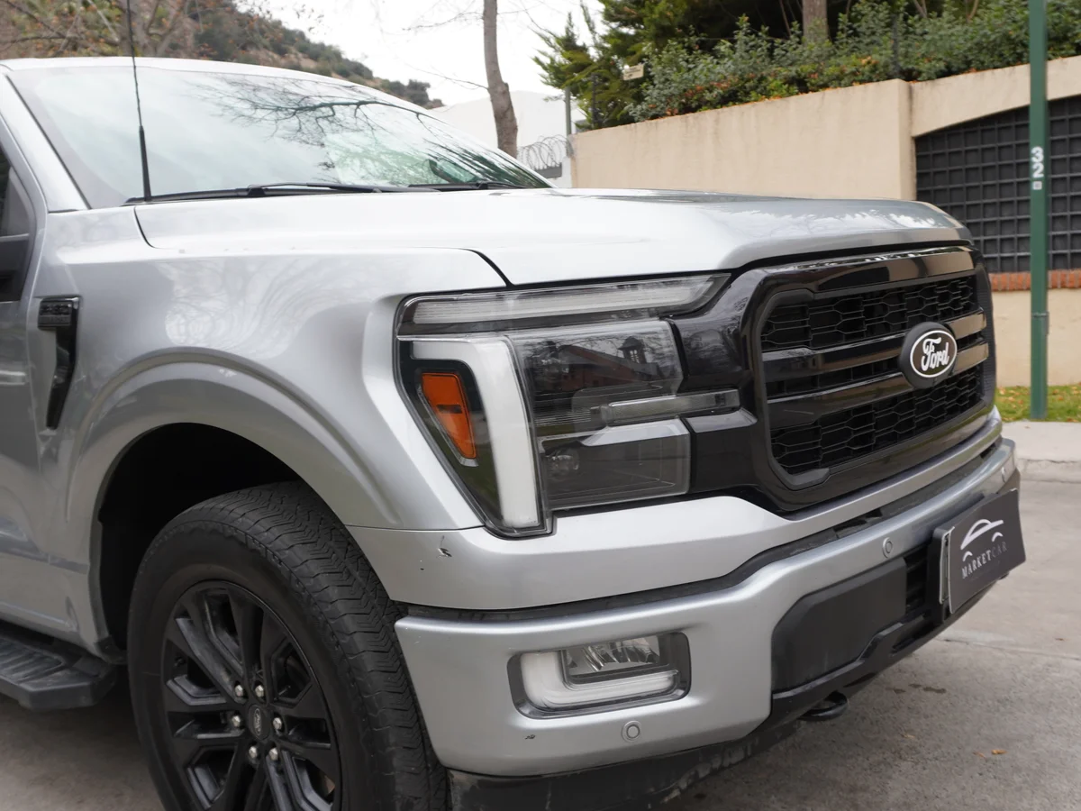 FORD F 150 LARIAT BLACK 5.0 V8 2025 Facturable miniatura 12