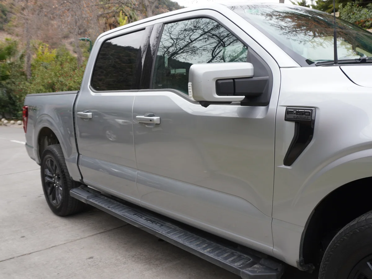 FORD F 150 LARIAT BLACK 5.0 V8 2025 Facturable miniatura 13