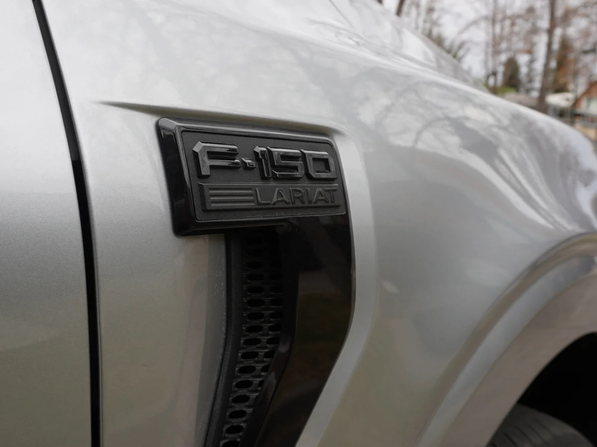FORD F 150 LARIAT BLACK 5.0 V8 2025 Facturable miniatura 14