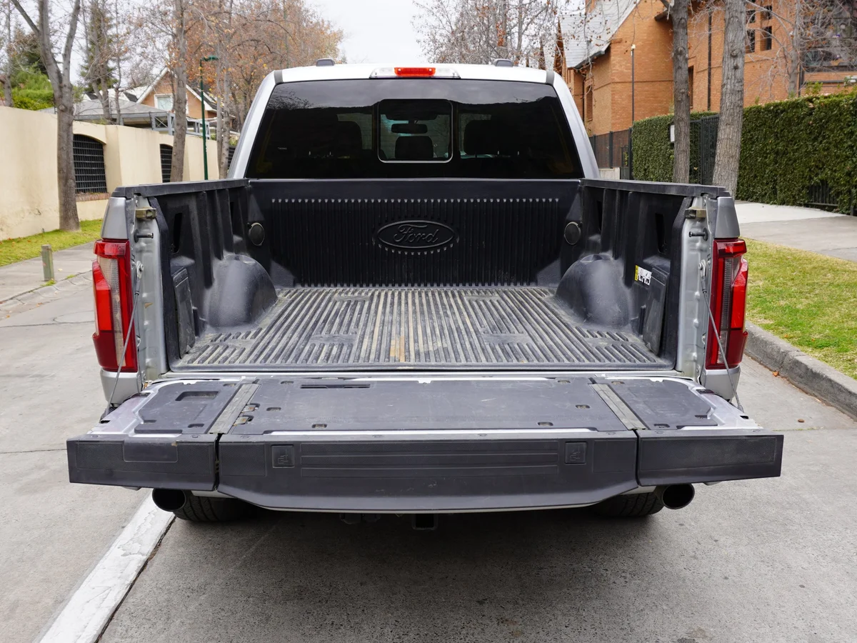 FORD F 150 LARIAT BLACK 5.0 V8 2025 Facturable miniatura 16