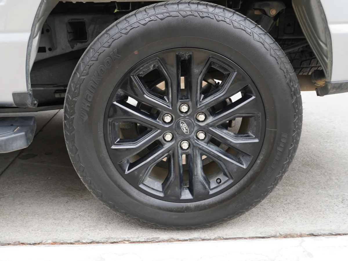 FORD F 150 LARIAT BLACK 5.0 V8 2025 Facturable miniatura 24