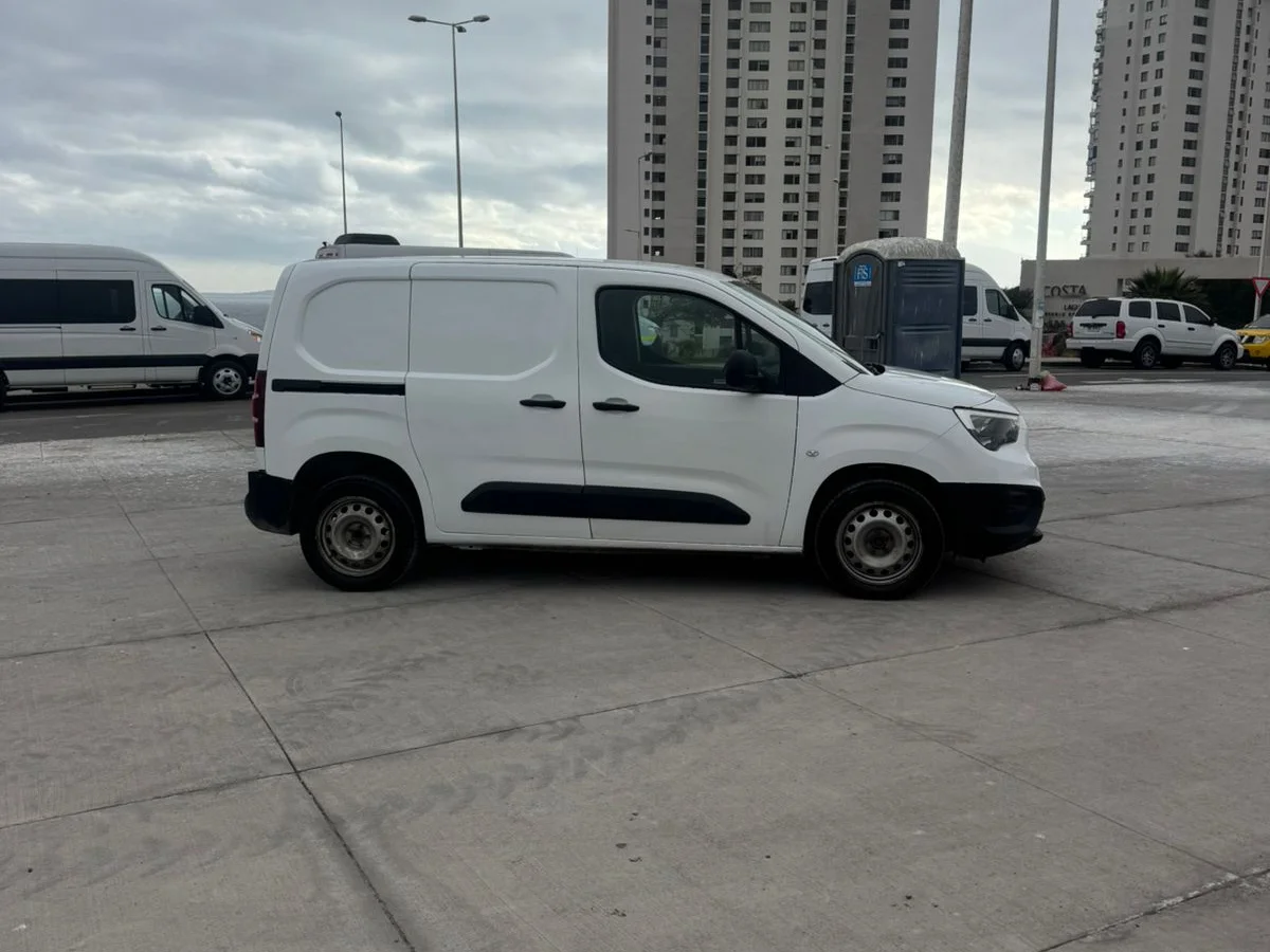 OPEL Combo 1.6 MT DIESEL 2022 - Miniatura 3