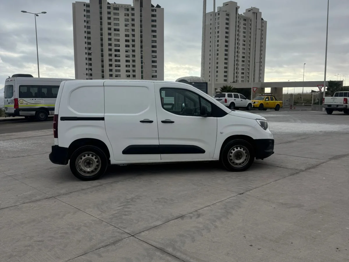 OPEL Combo 1.6 MT DIESEL 2022 - Miniatura 4