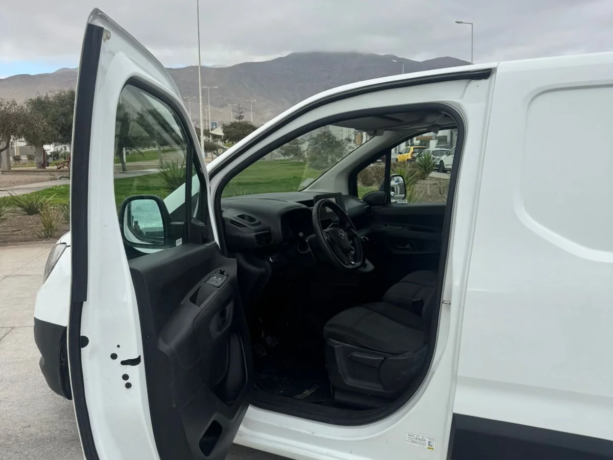 OPEL Combo 1.6 MT DIESEL 2022 - Miniatura 8