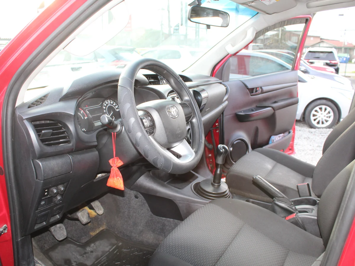 TOYOTA Hilux DX 2021 - Miniatura 9