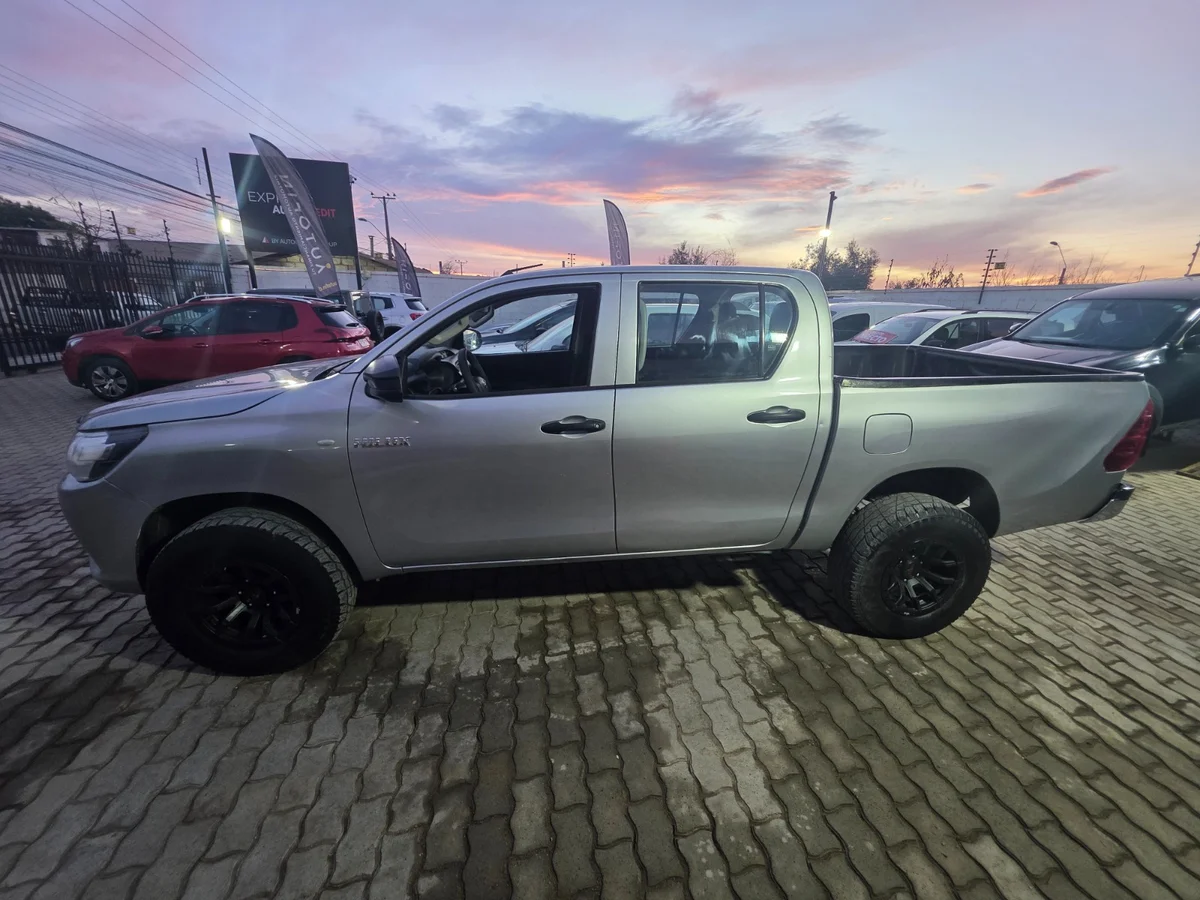 TOYOTA HILUX DX 4X4 2.4 2021
