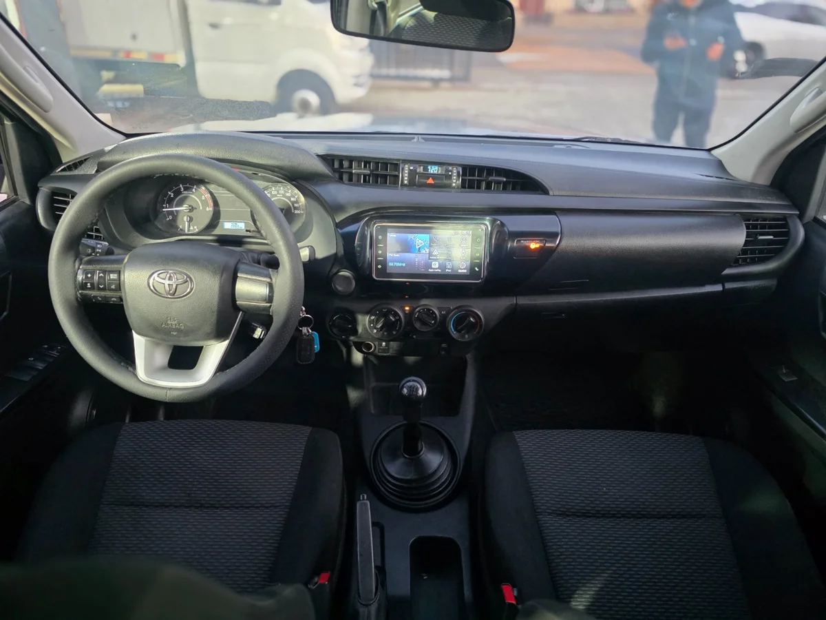 TOYOTA HILUX DX 4X4 2.4 2021 8