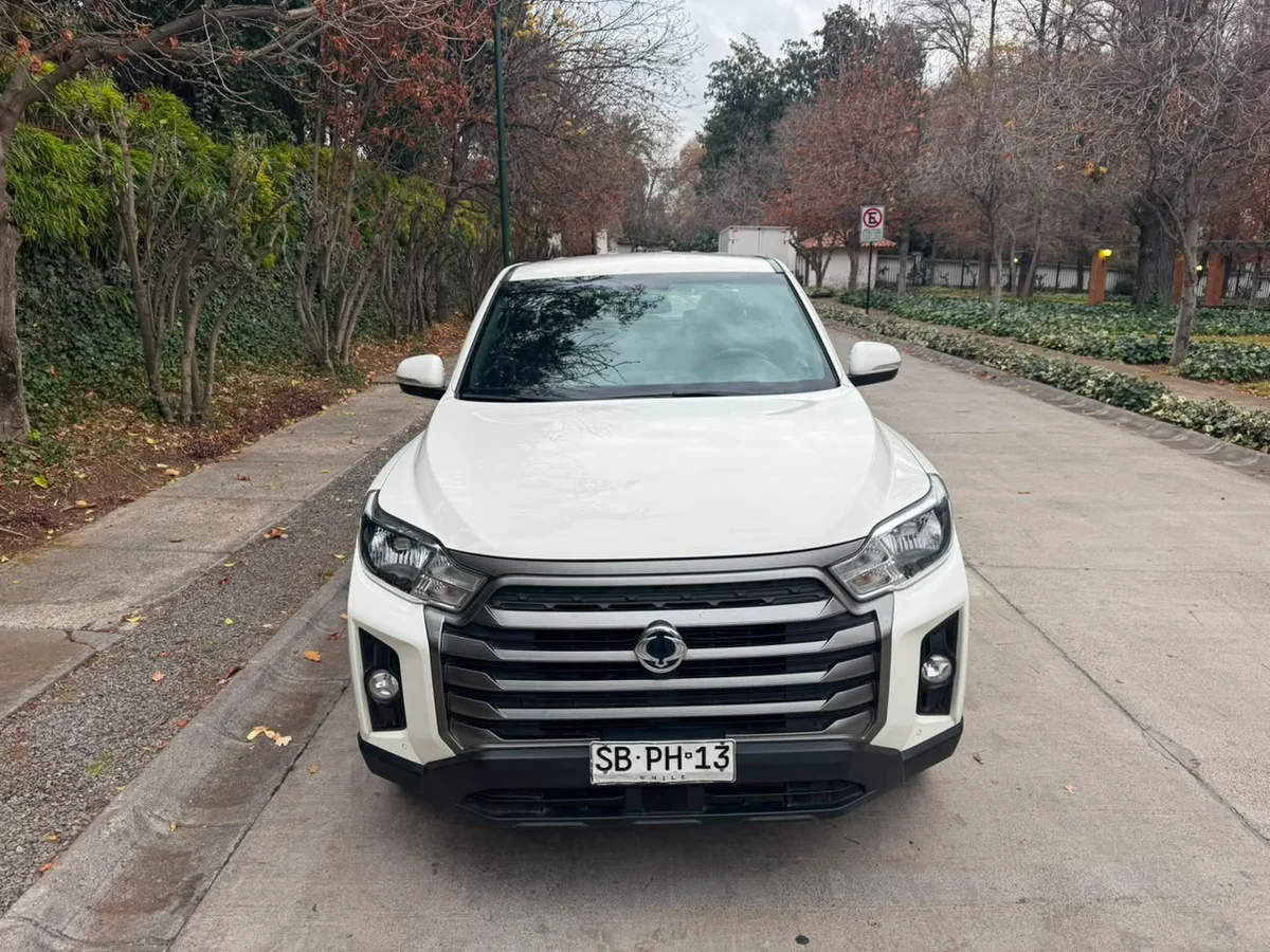 SSANGYONG NEW MUSSO GRAND GLX 2.2 MT6 4X2 DIESEL AÑO 2022 - Miniatura 2