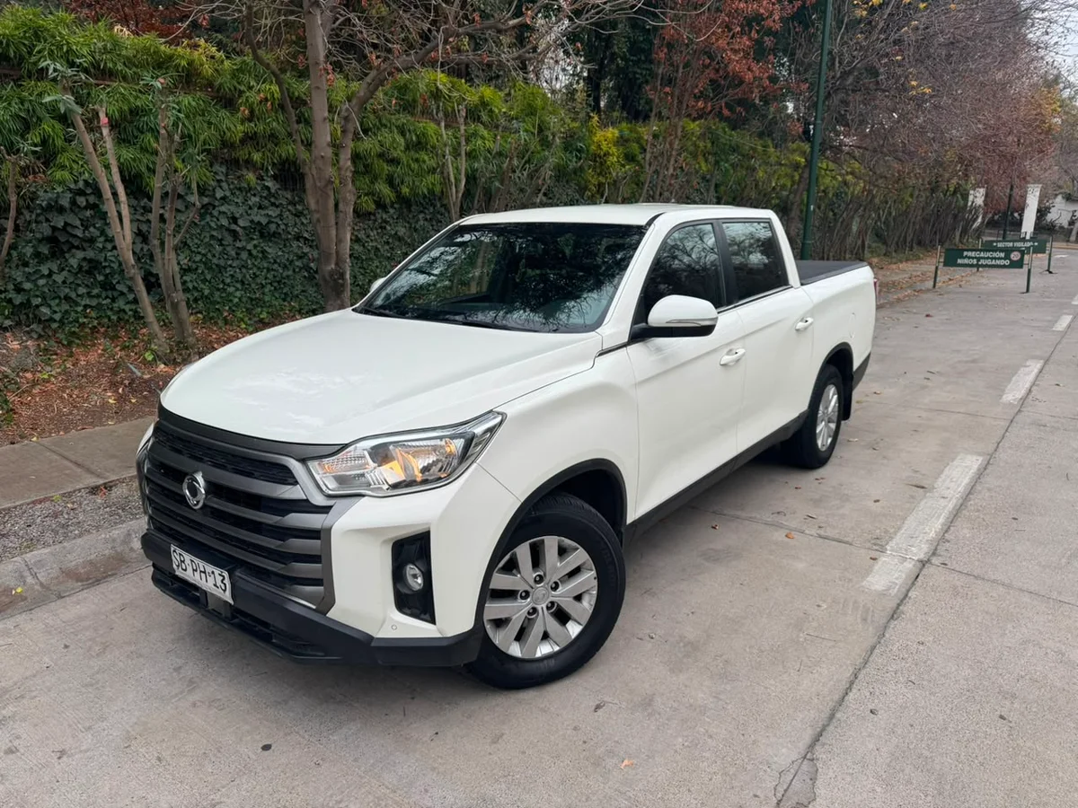 SSANGYONG NEW MUSSO GRAND GLX 2.2 MT6 4X2 DIESEL AÑO 2022 - Miniatura 3