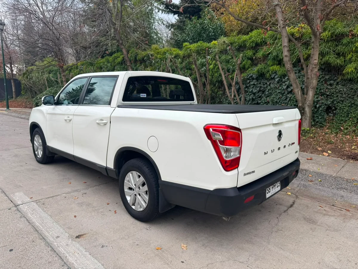 SSANGYONG NEW MUSSO GRAND GLX 2.2 MT6 4X2 DIESEL AÑO 2022 - Miniatura 6