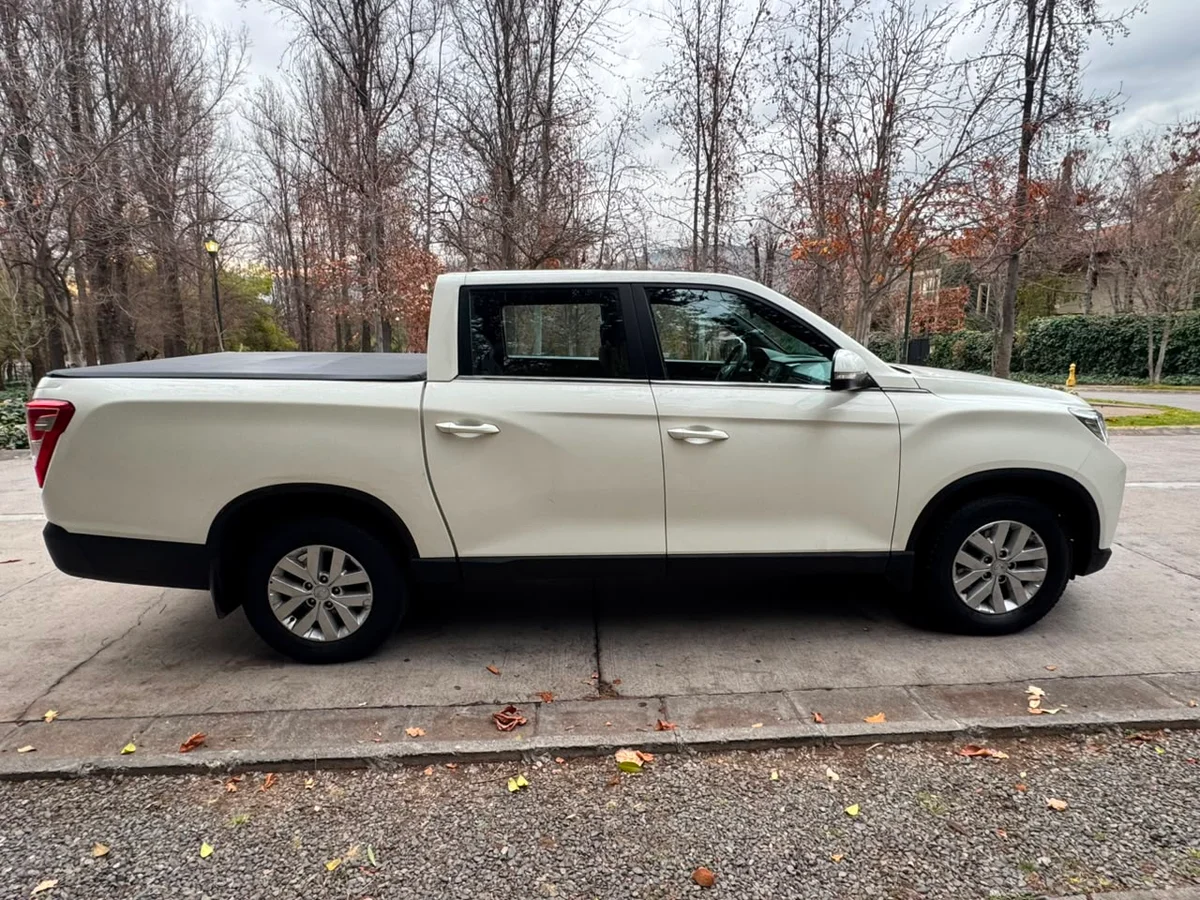 SSANGYONG NEW MUSSO GRAND GLX 2.2 MT6 4X2 DIESEL AÑO 2022 - Miniatura 10