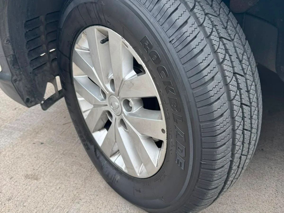 SSANGYONG NEW MUSSO GRAND GLX 2.2 MT6 4X2 DIESEL AÑO 2022 - Miniatura 13