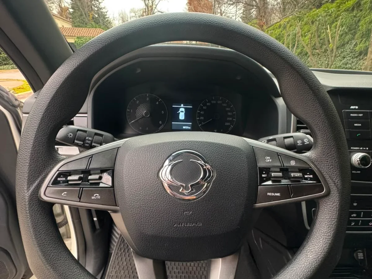 SSANGYONG NEW MUSSO GRAND GLX 2.2 MT6 4X2 DIESEL AÑO 2022 - Miniatura 16