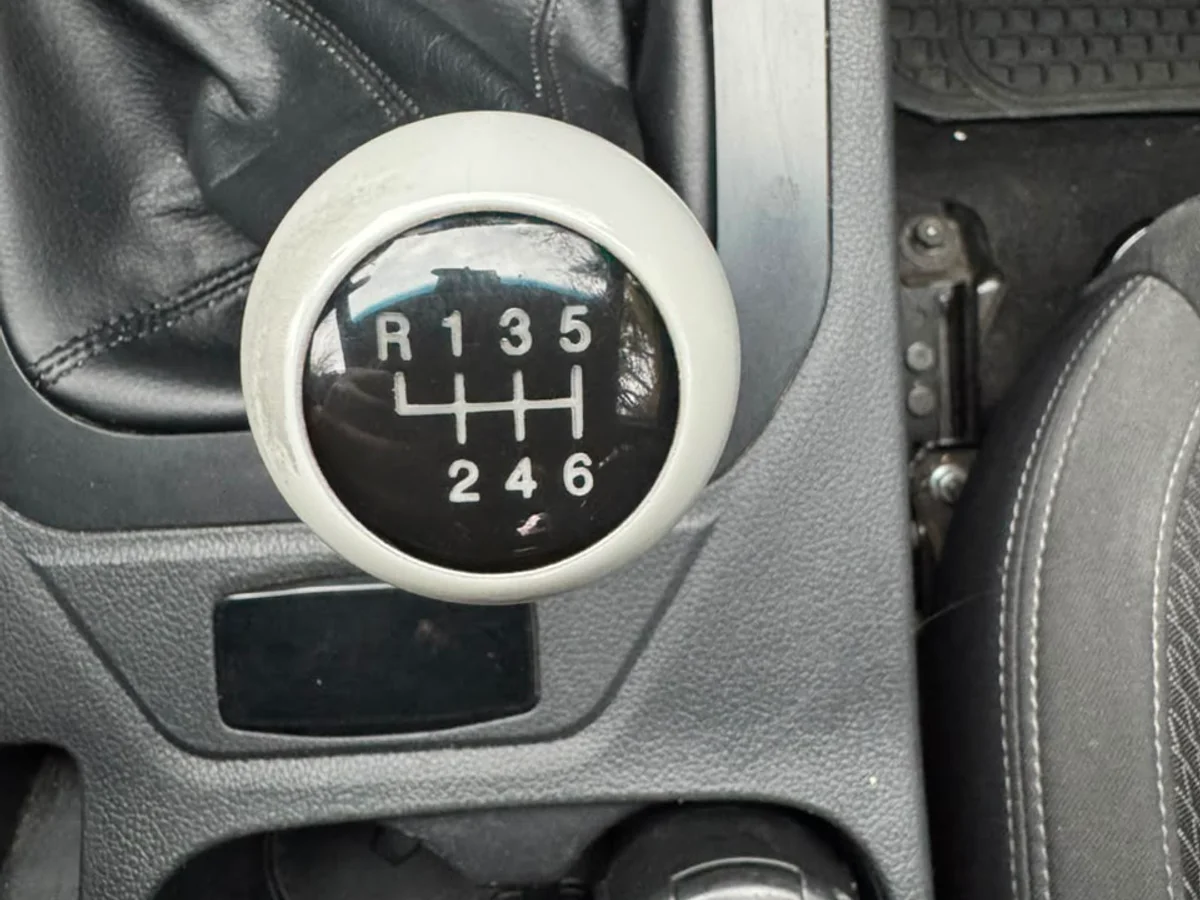 SSANGYONG NEW MUSSO GRAND GLX 2.2 MT6 4X2 DIESEL AÑO 2022 - Miniatura 18
