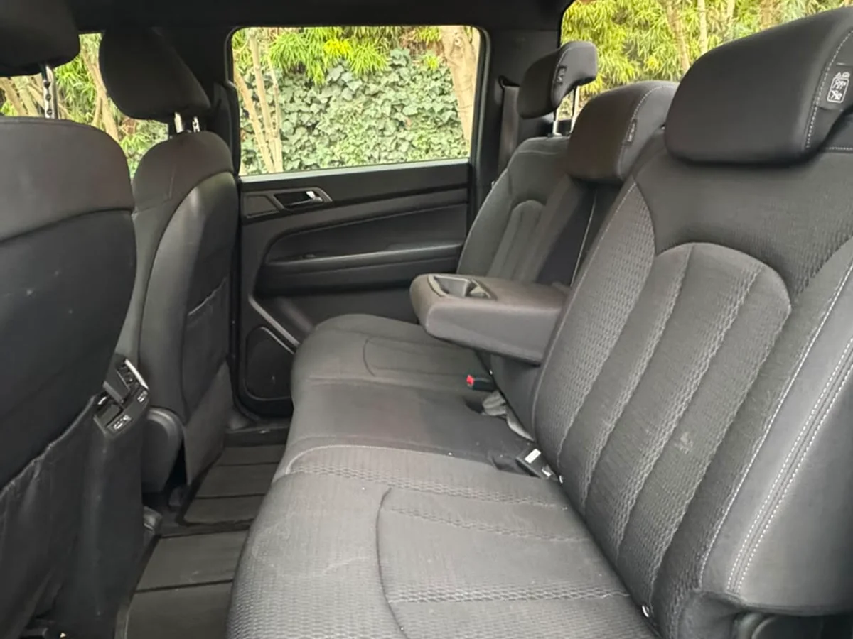 SSANGYONG NEW MUSSO GRAND GLX 2.2 MT6 4X2 DIESEL AÑO 2022 - Miniatura 22