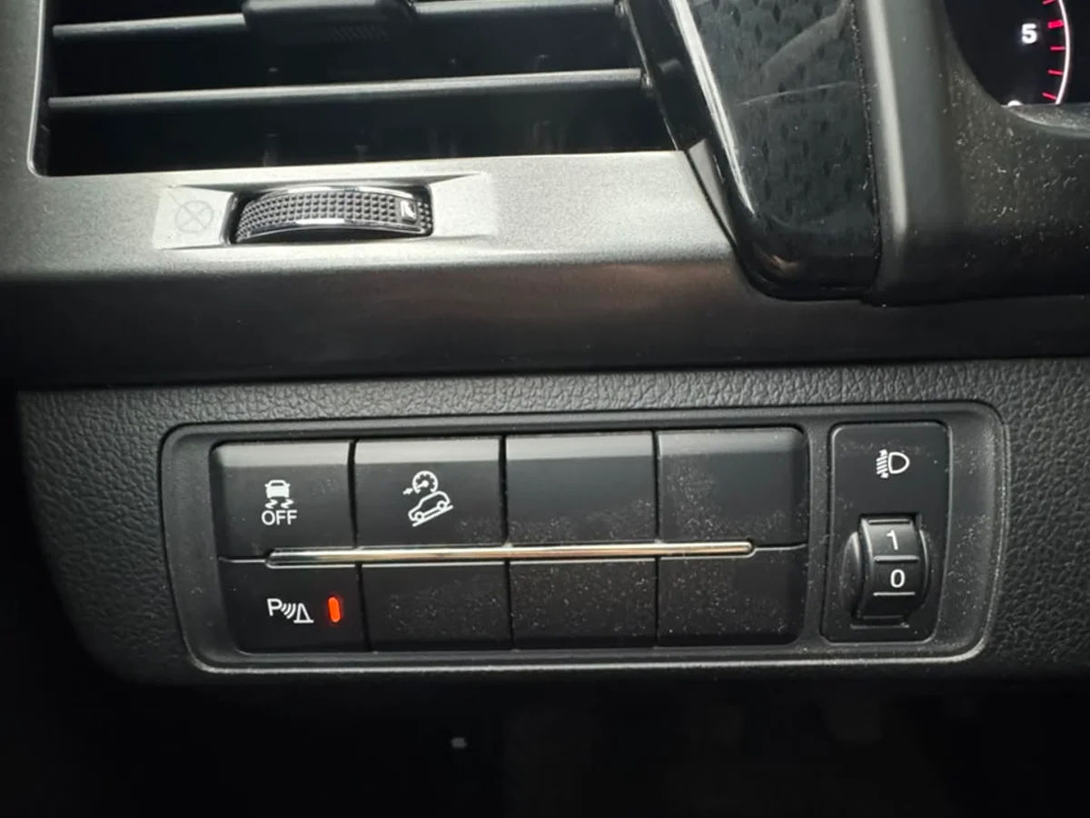 SSANGYONG NEW MUSSO GRAND GLX 2.2 MT6 4X2 DIESEL AÑO 2022 - Miniatura 23