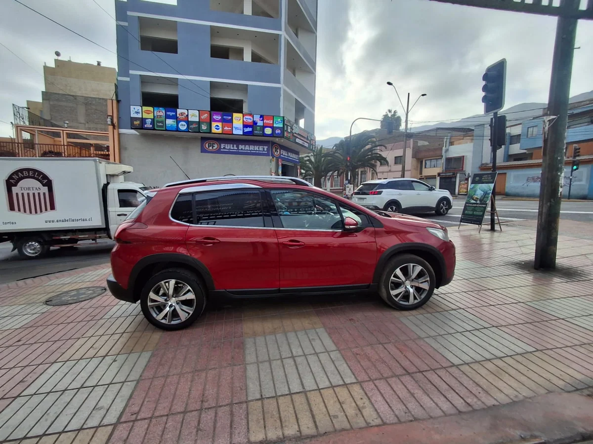 PEUGEOT 2008 ALLURE BLUEHDI 1.6 2018 - Miniatura 3