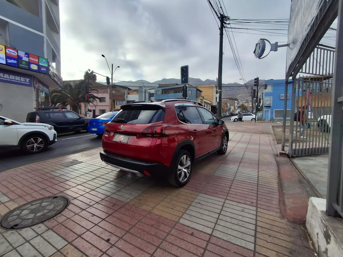 PEUGEOT 2008 ALLURE BLUEHDI 1.6 2018 - Miniatura 9