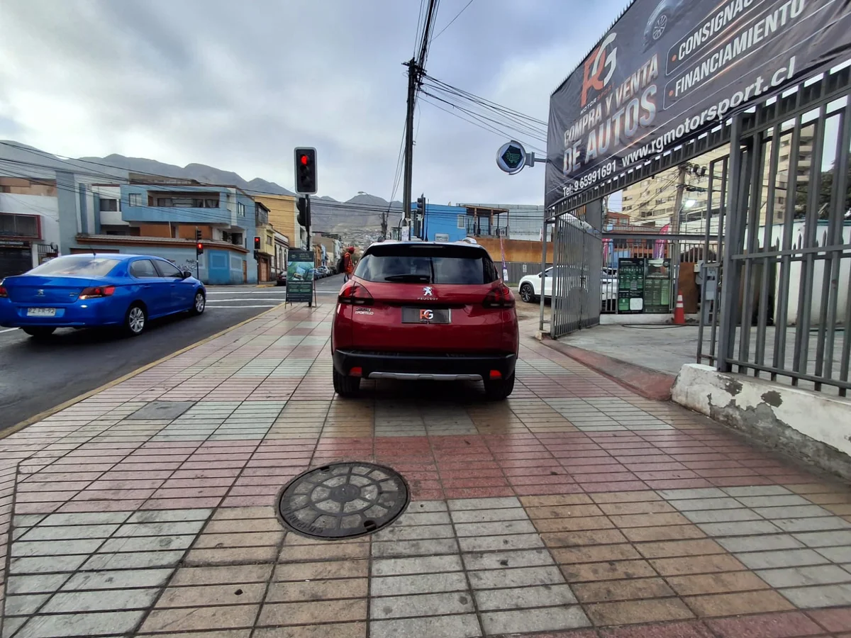 PEUGEOT 2008 ALLURE BLUEHDI 1.6 2018 - Miniatura 10