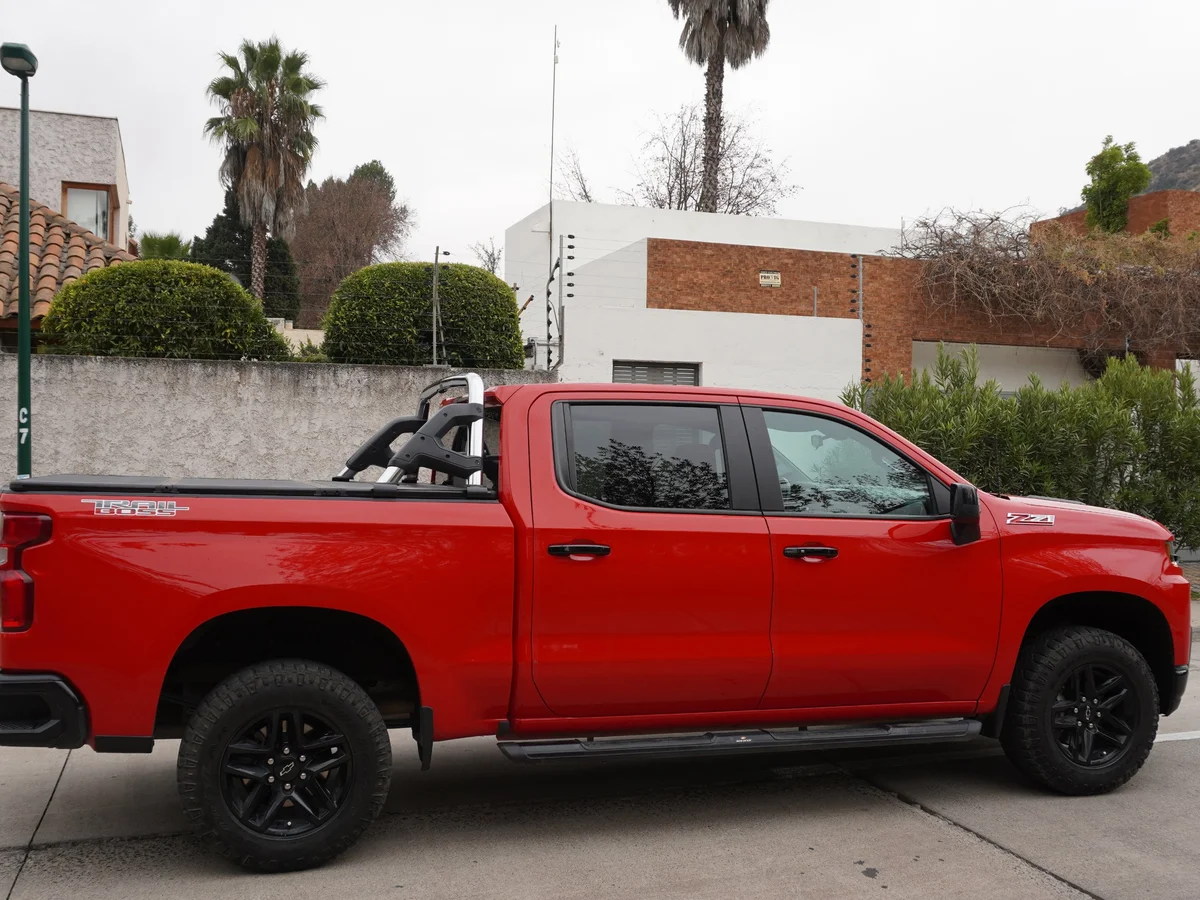 Checrolet Silverado Trail Boss 5.3 LTS Año 2021 miniatura 4