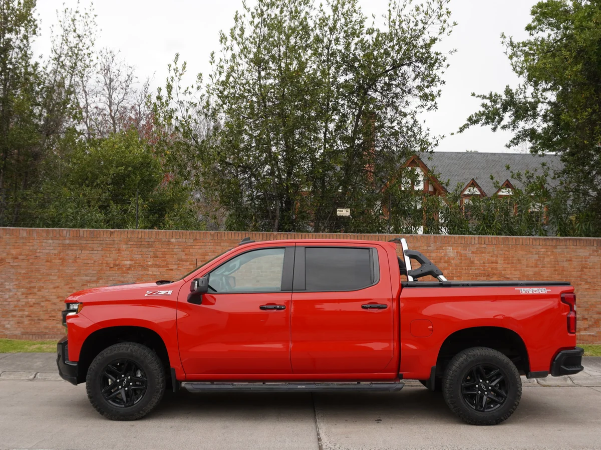 Checrolet Silverado Trail Boss 5.3 LTS Año 2021 miniatura 8