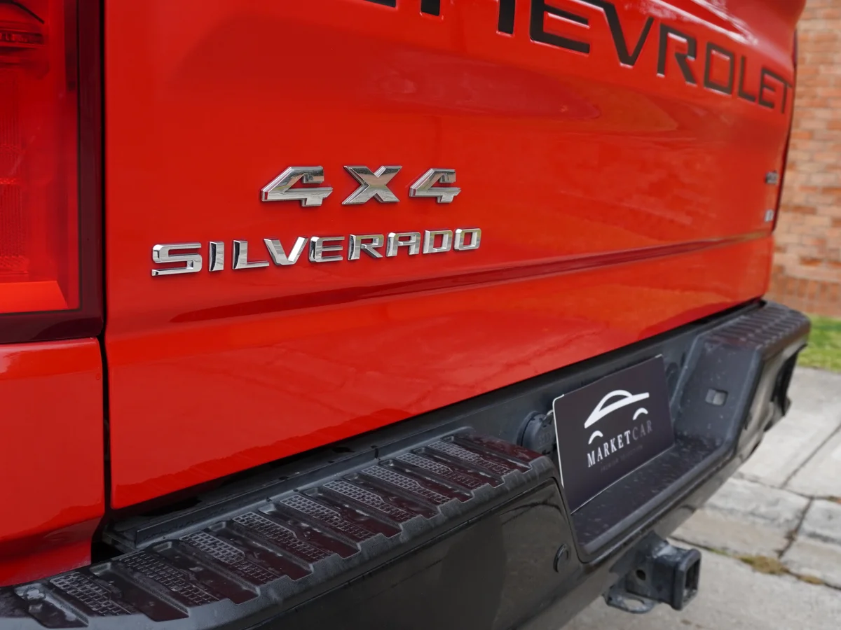 Checrolet Silverado Trail Boss 5.3 LTS Año 2021 miniatura 13