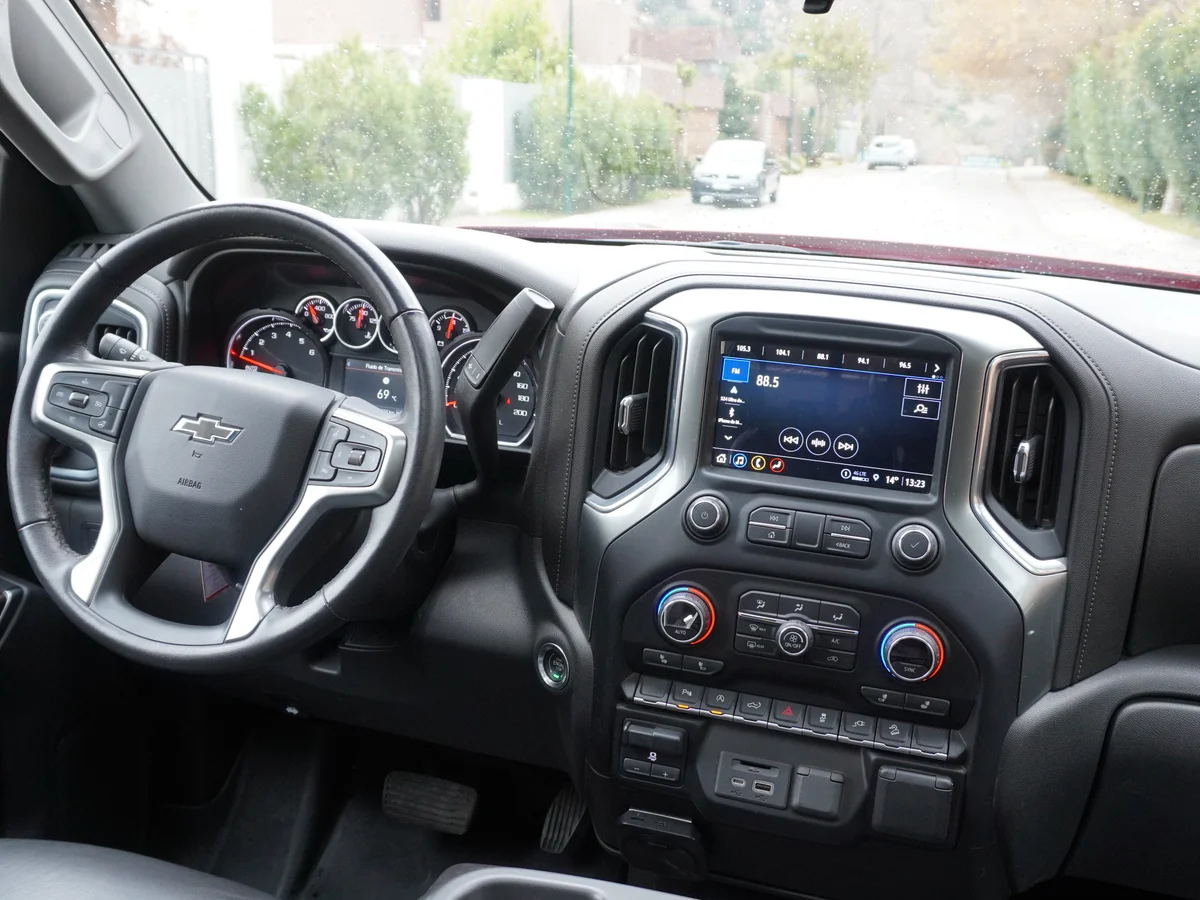 Checrolet Silverado Trail Boss 5.3 LTS Año 2021 miniatura 18
