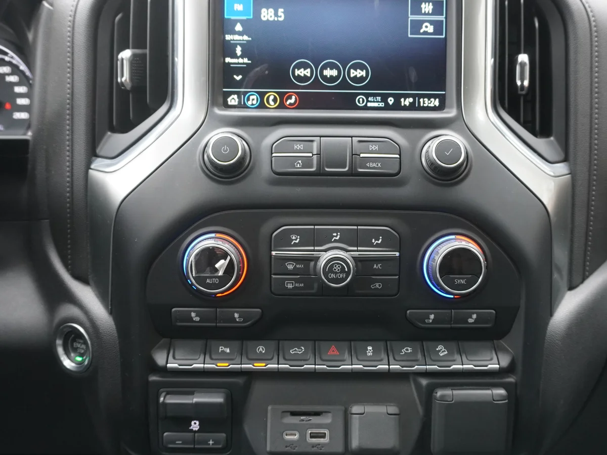 Checrolet Silverado Trail Boss 5.3 LTS Año 2021 miniatura 20