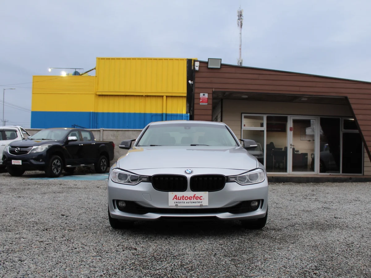 BMW 320I 2.0 MT. 2015