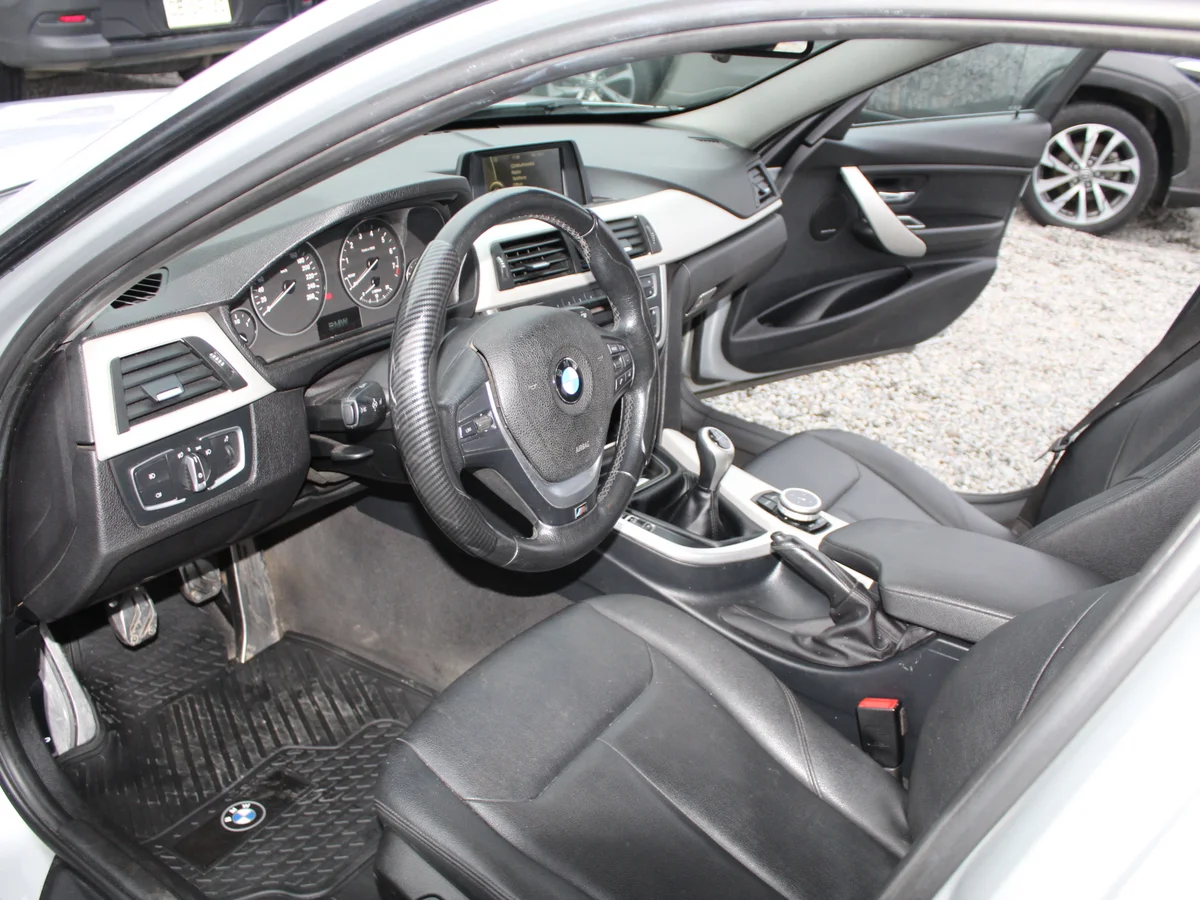 BMW 320I 2.0 MT. 2015 - Miniatura 11