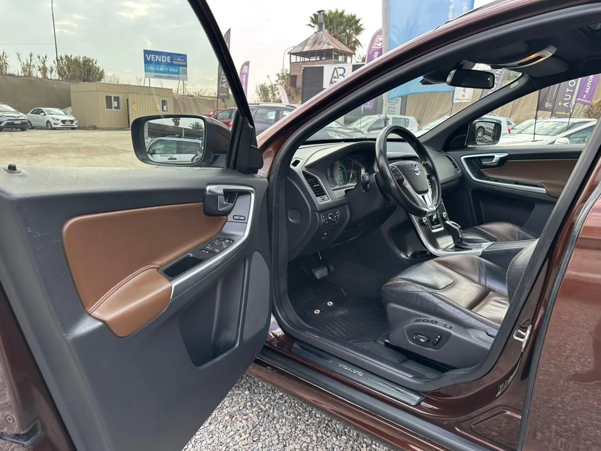 VOLVO Xc60 2.0 T5 PLUS AUT LIMITED 2015 - Miniatura 3