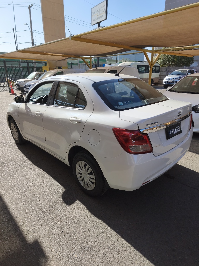 Suzuki Swift Dzire — foto 6 de 7