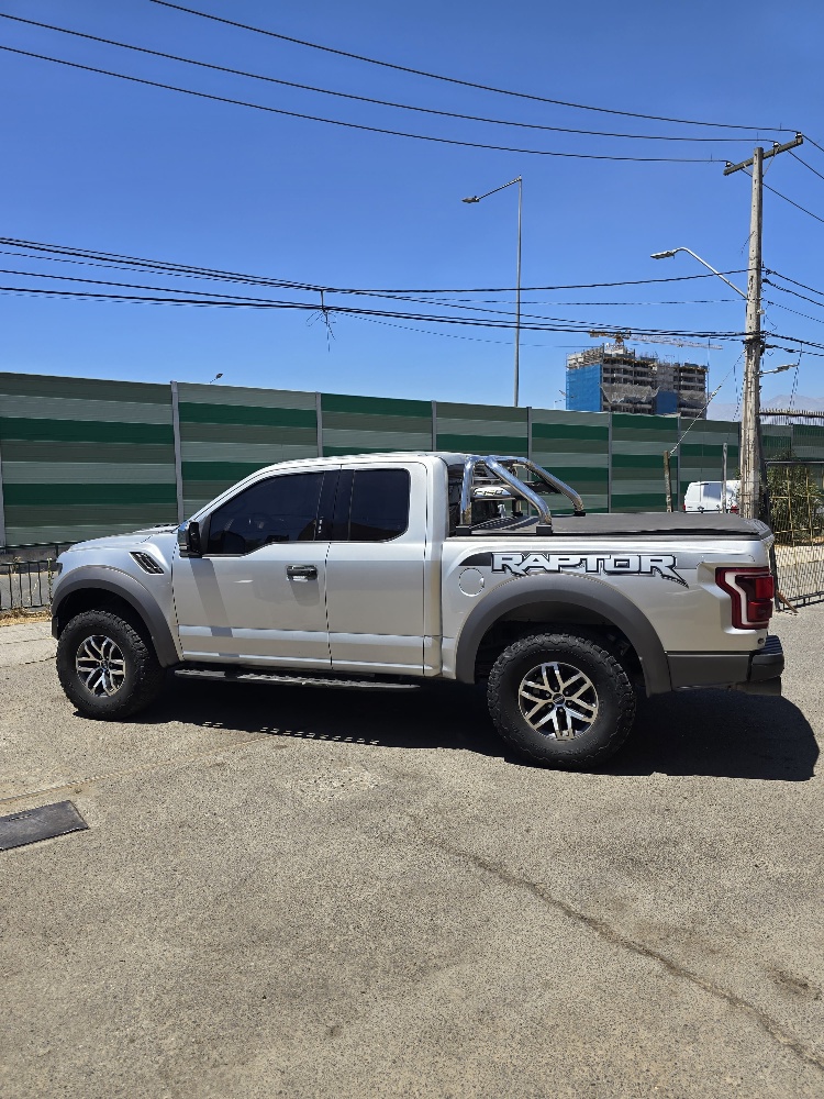 Ford F150 Raptor Svt — foto 2 de 8