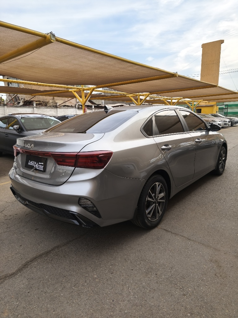 KIA Cerato — foto 4 de 8