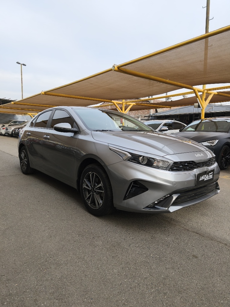 KIA Cerato — foto 3 de 8