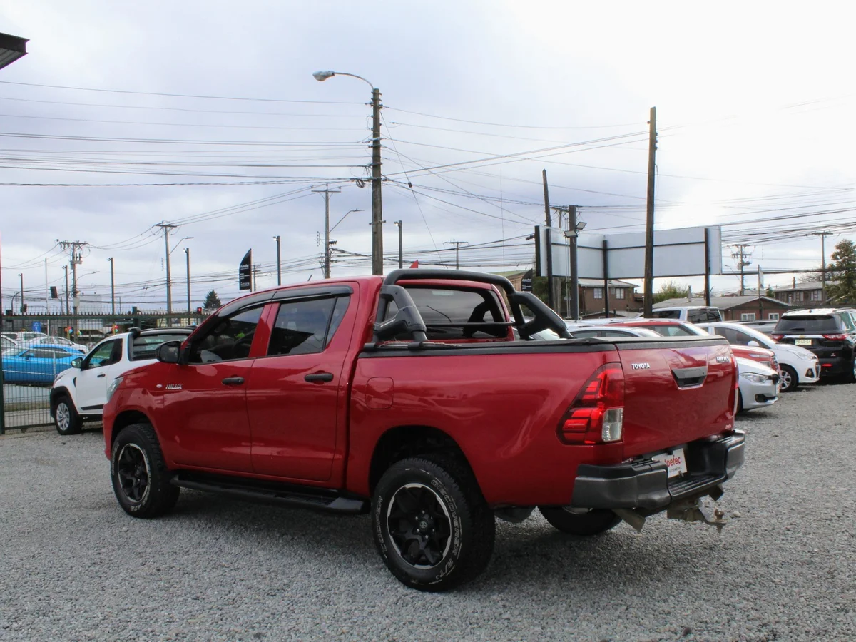 TOYOTA Hilux 2.4 4x4 2018 - Miniatura 8