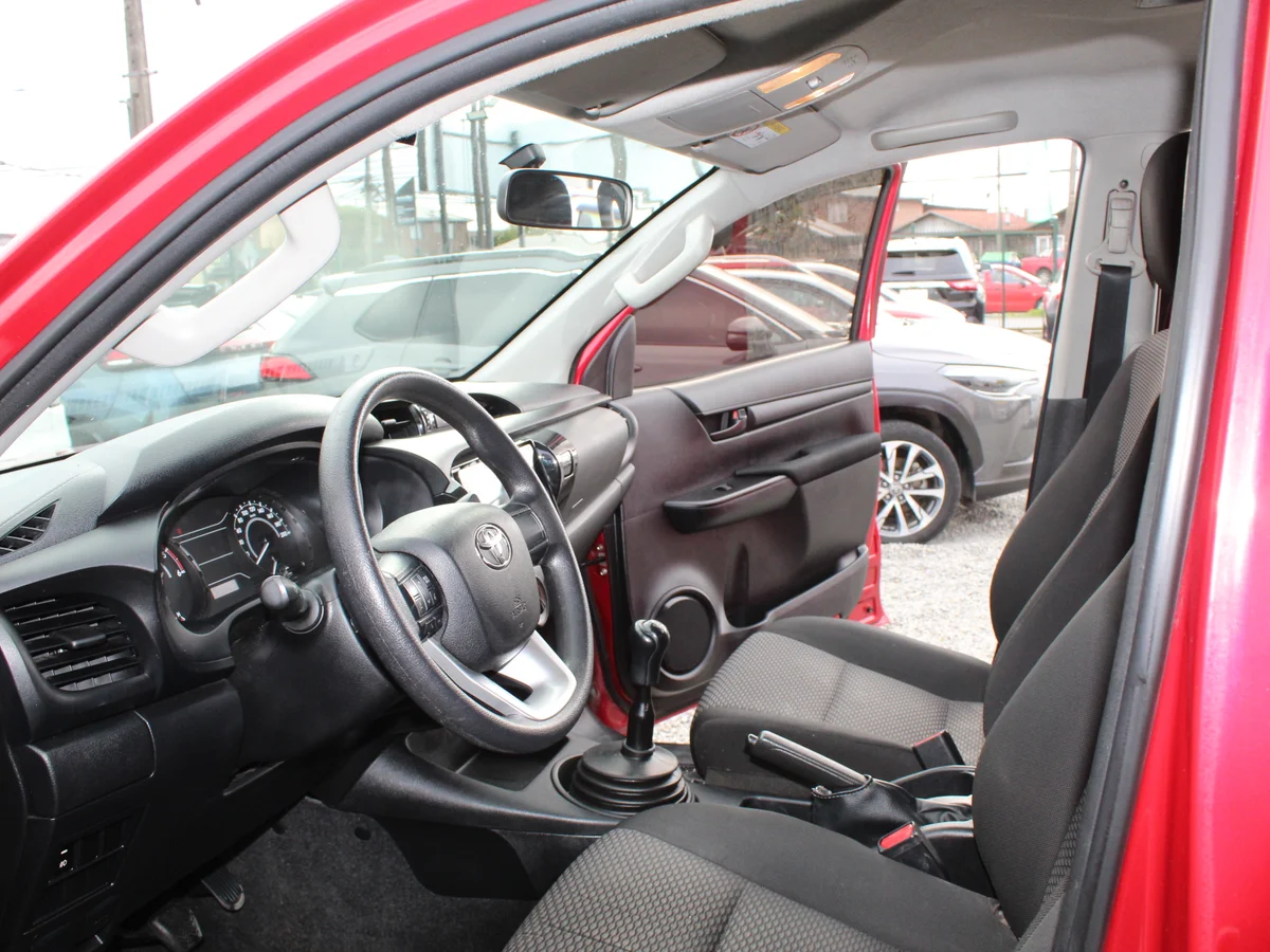 TOYOTA Hilux 2.4 4x4 2018 - Miniatura 9