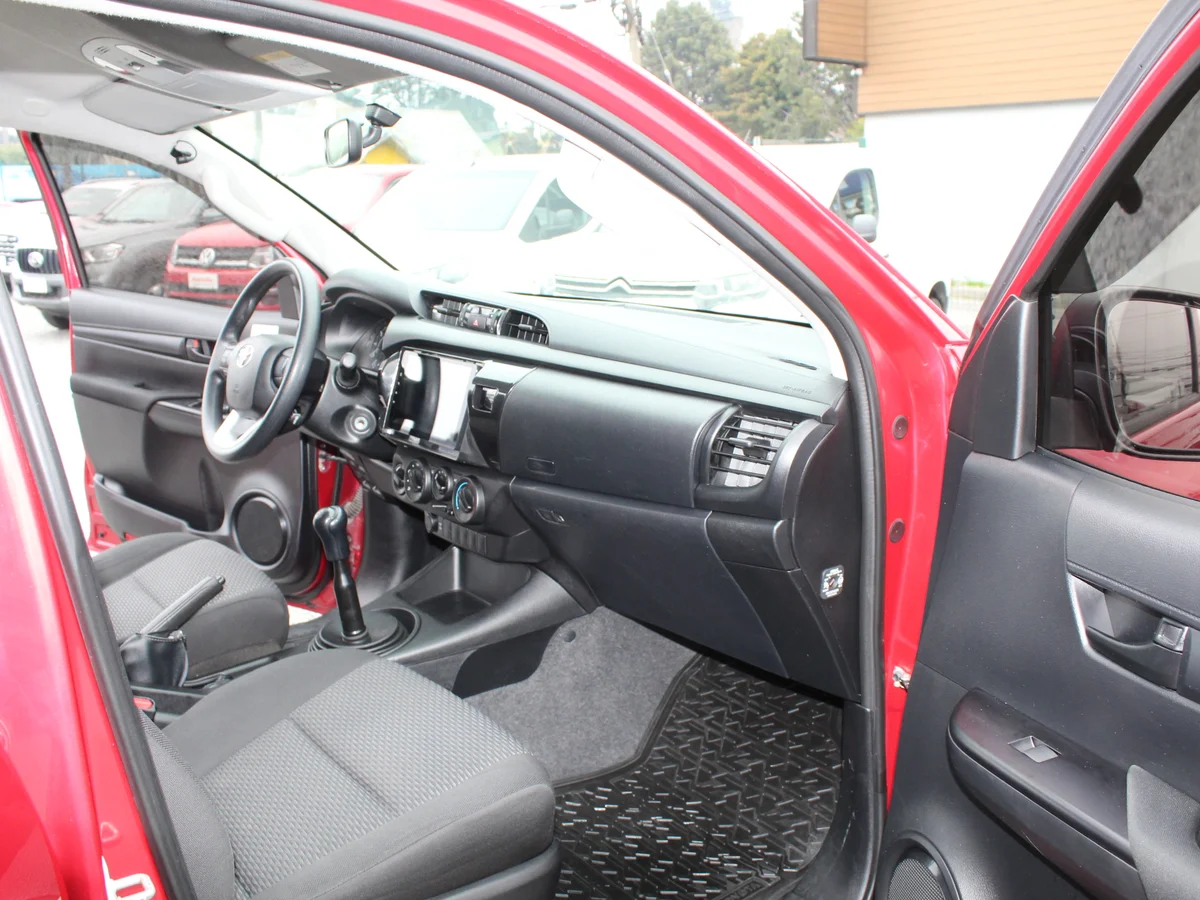 Toyota Hilux — foto 5 de 13