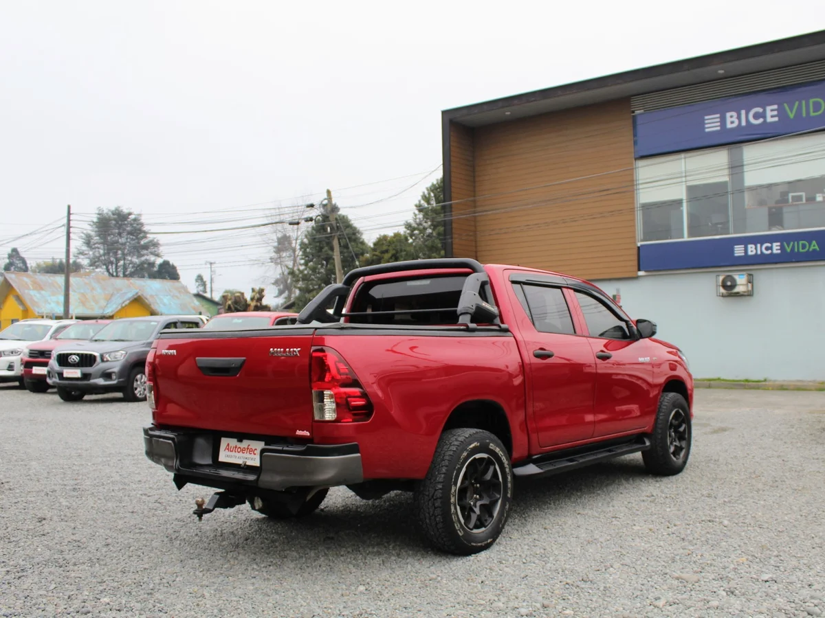 Toyota Hilux — foto 9 de 13