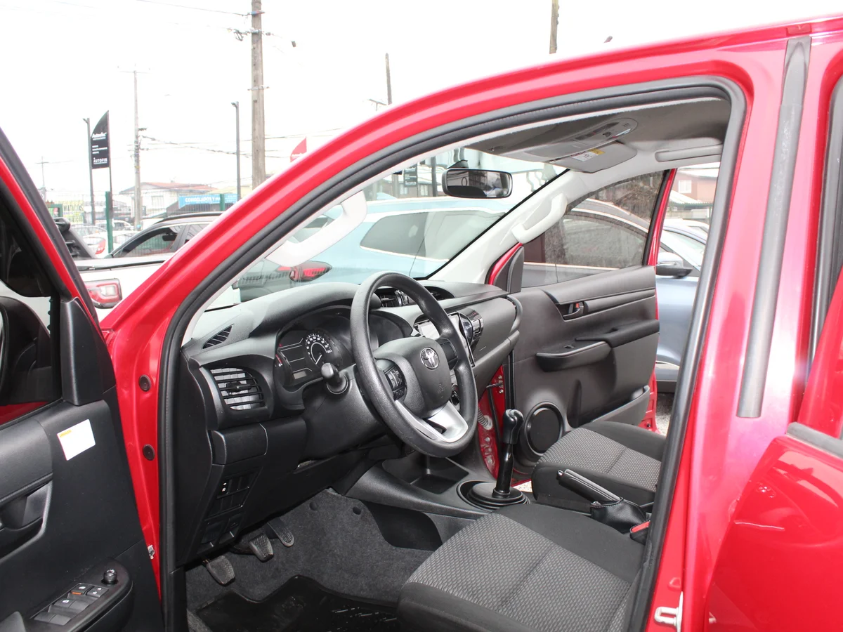 Toyota Hilux — foto 12 de 13