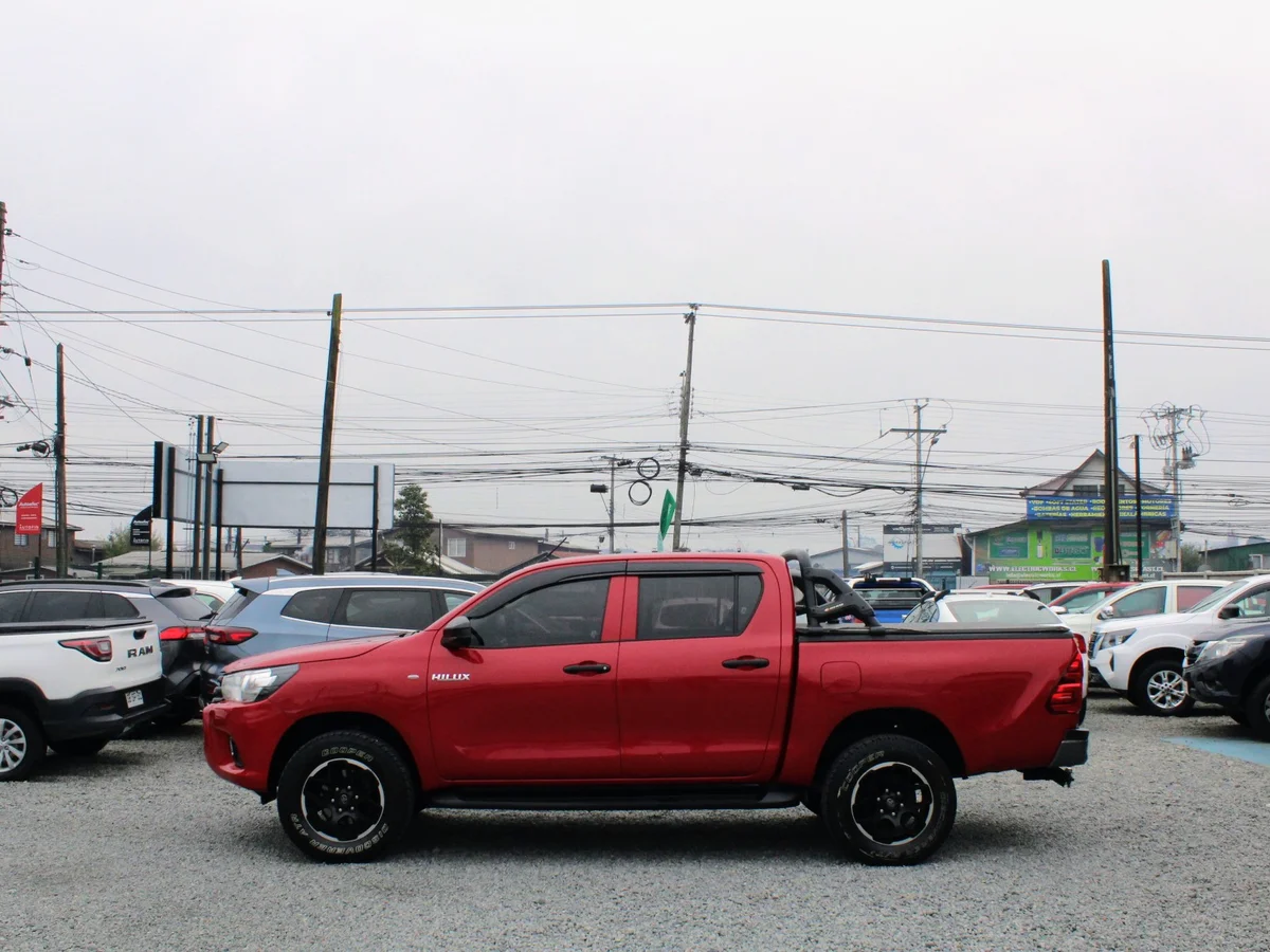 Toyota Hilux — foto 13 de 13