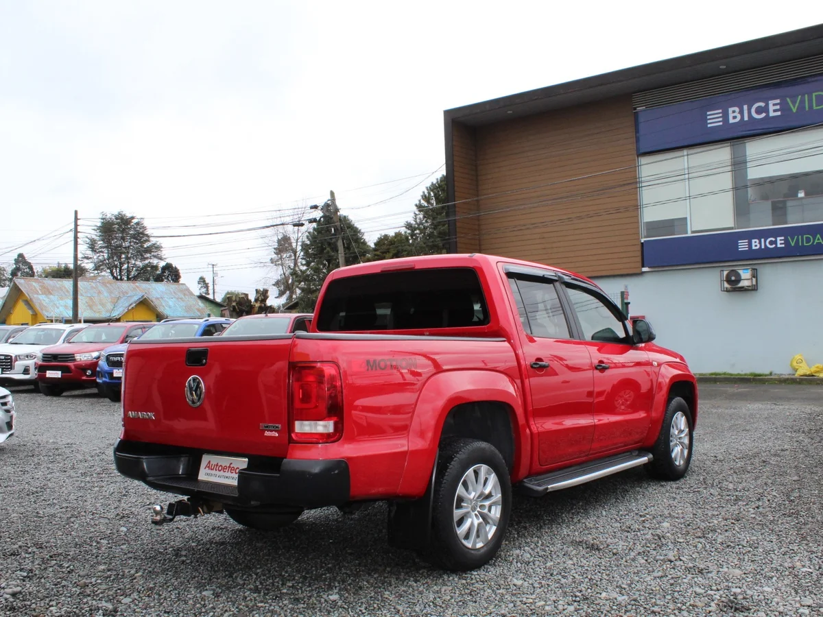 Volkswagen Amarok — foto 9 de 14
