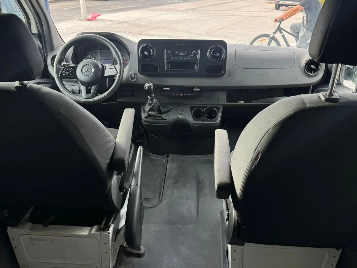 MERCEDES BENZ SPRINTER - Miniatura 9