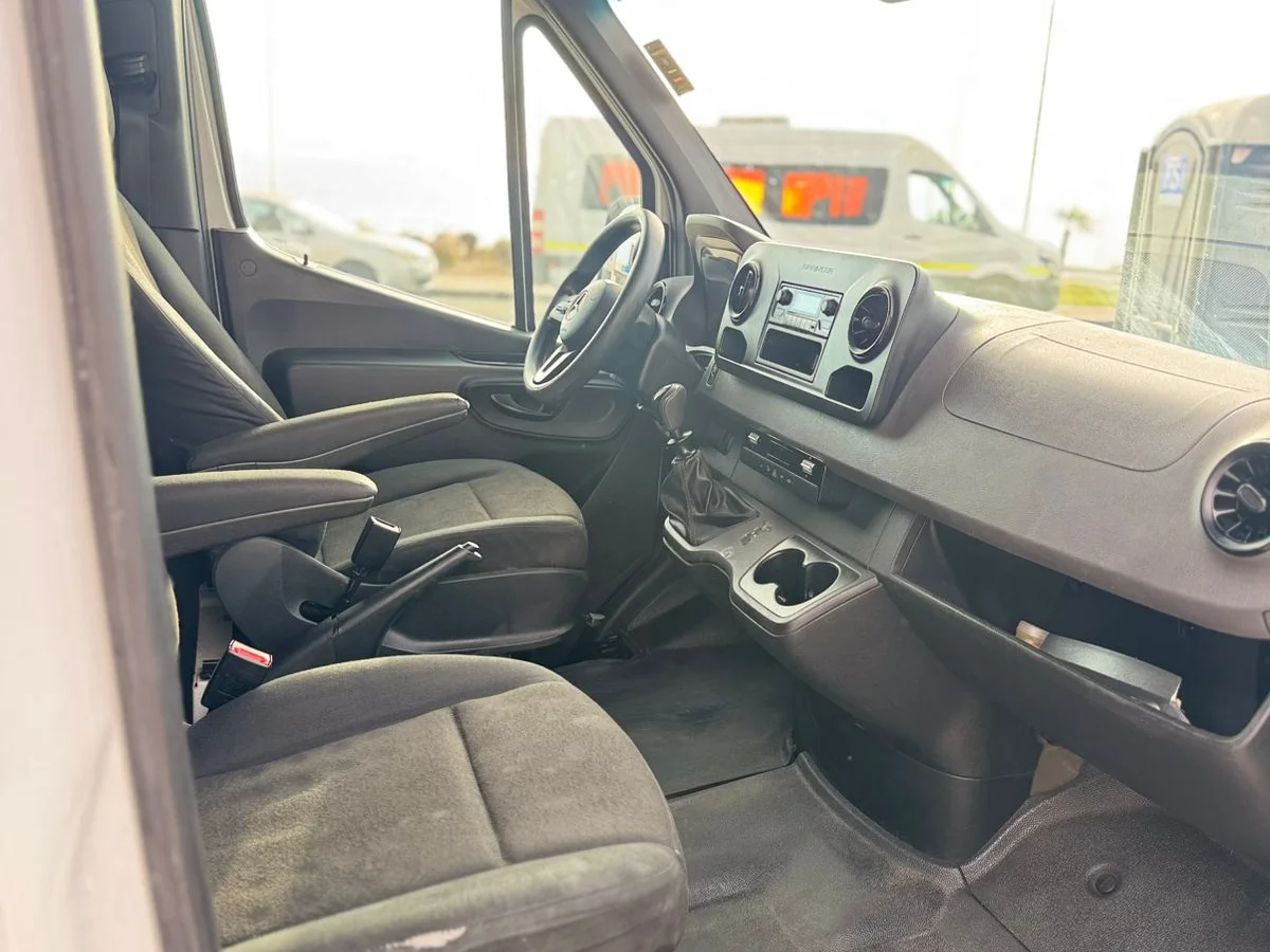 MERCEDES BENZ SPRINTER - Miniatura 10